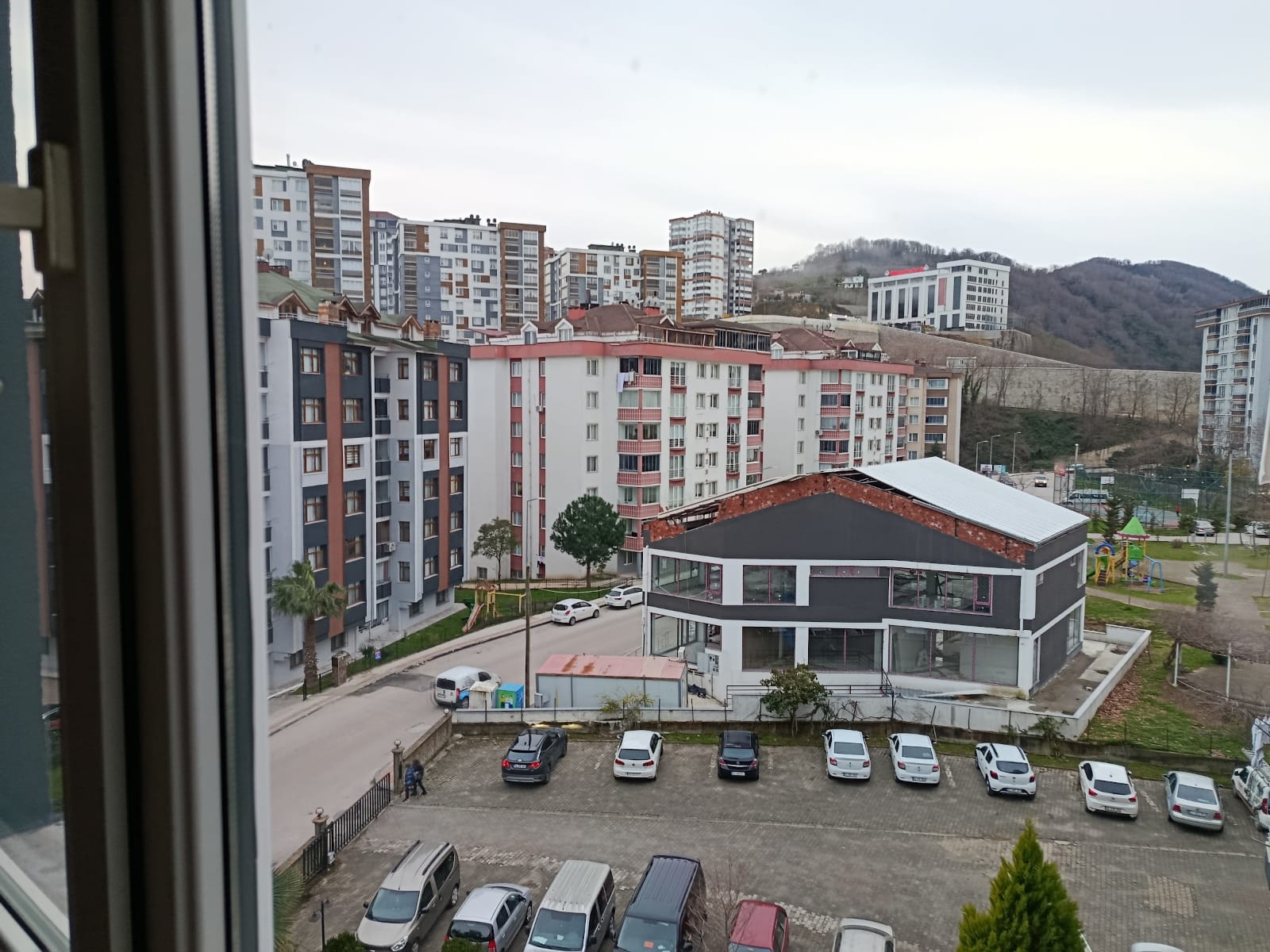PLEVNE CADDESİNDE KİRALIK DAİRE